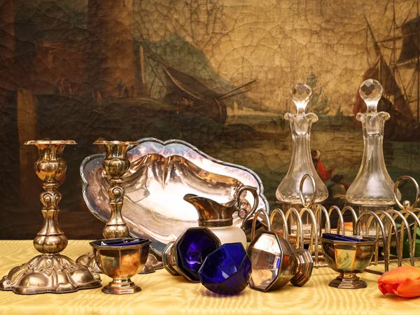 Assortment of table accessories in silver metal
