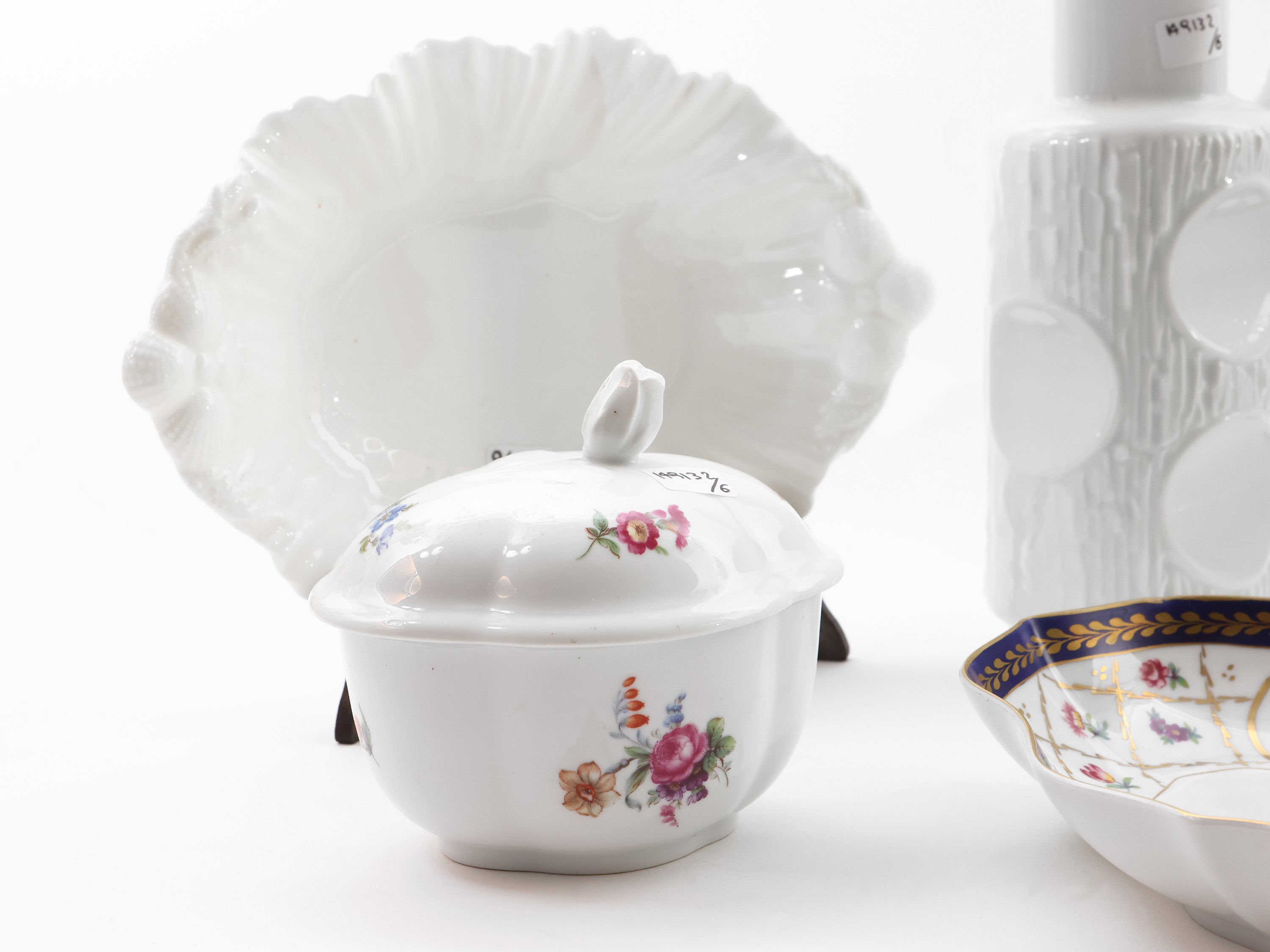 Lotto di oggetti in porcellana