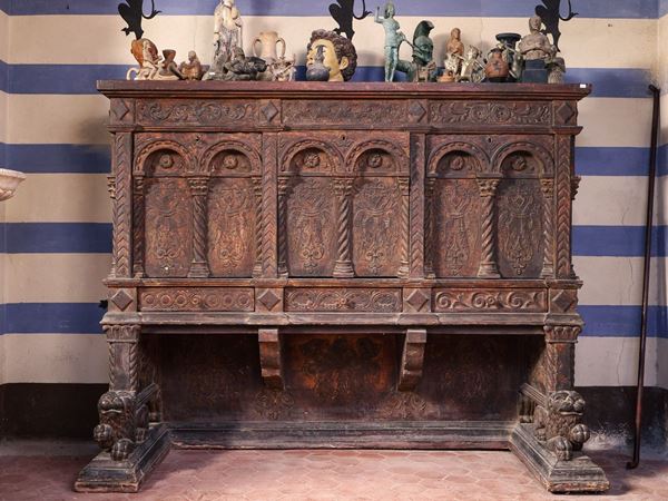 Grande credenza in legno tenero laccato e patinato