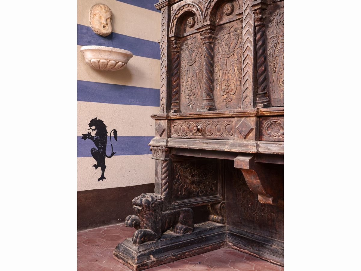 Grande Credenza in Legno Tenero Laccato e Patinato