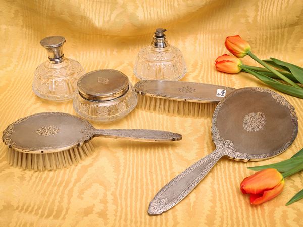 Toilet set in silver and cut crystal