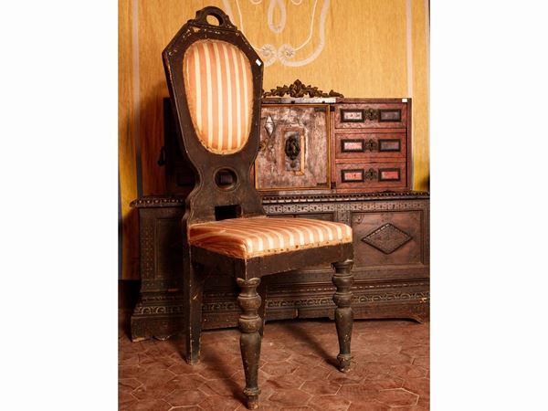 Coppia di sedie rustiche in legno tenero laccato