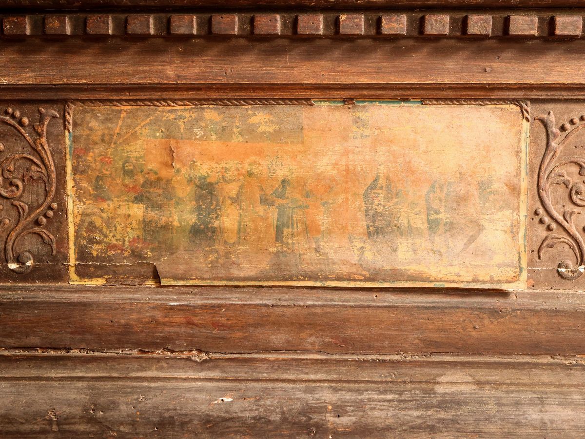 Piccola Cassa in Legno e Pastiglia Dorata