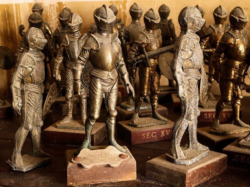 Assortimento di Soldatini in Armatura Medievale