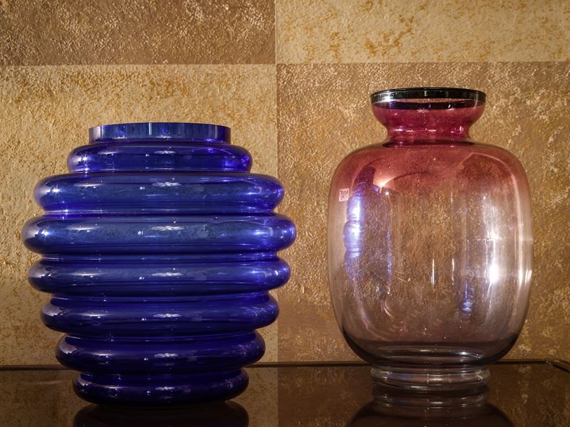 Due Vasi Decorativi in Vetro Soffiato