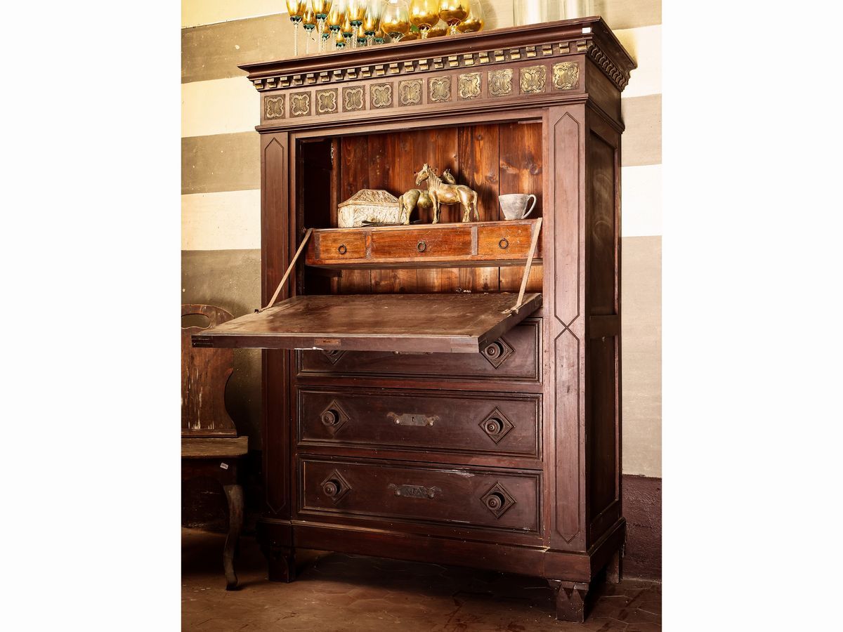 Secretaire di Gusto Eclettico in Legno Tenero