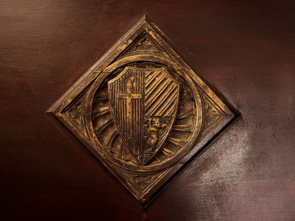 Secretaire di Gusto Eclettico in Legno Tenero