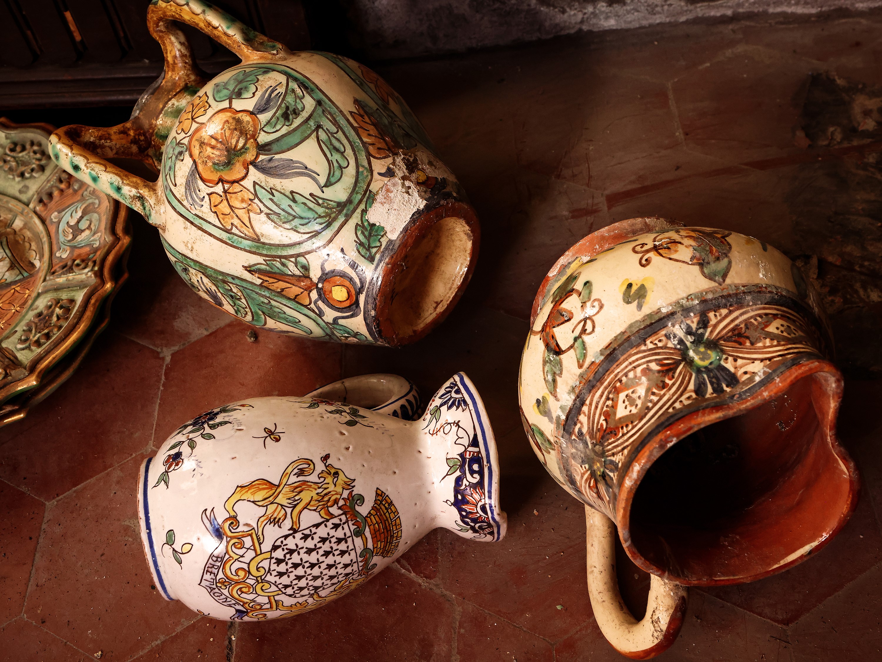 Assortimento di Accessori in Terracotta Smaltata