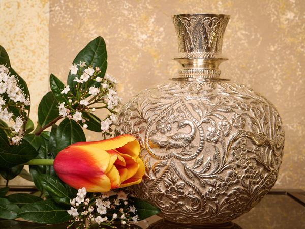 Vaso globulare in argento, India