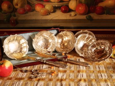 Assortimento di Argenteria per la Tavola