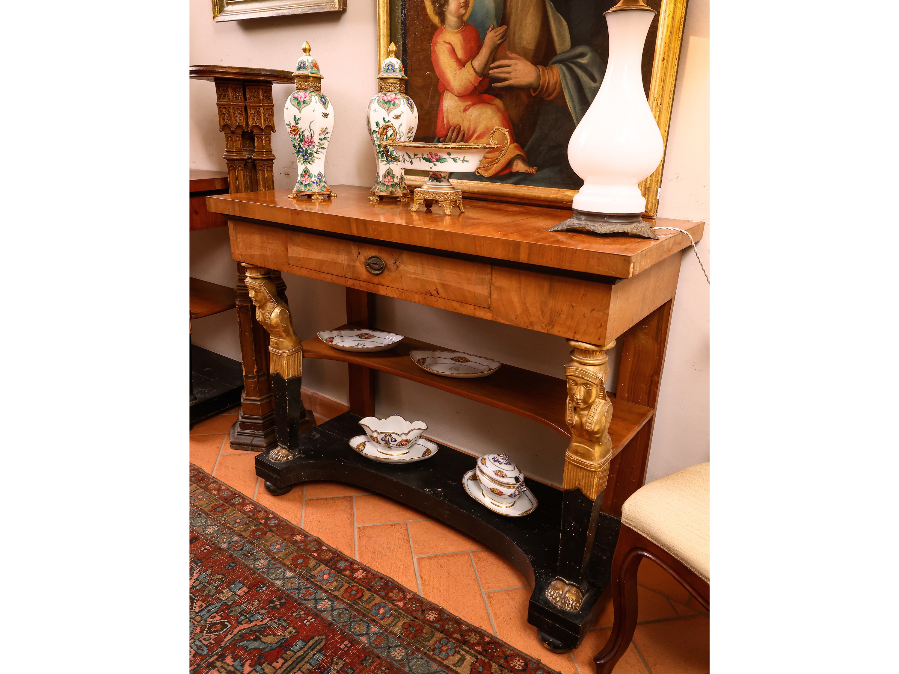 Coppia di console impiallacciate in noce