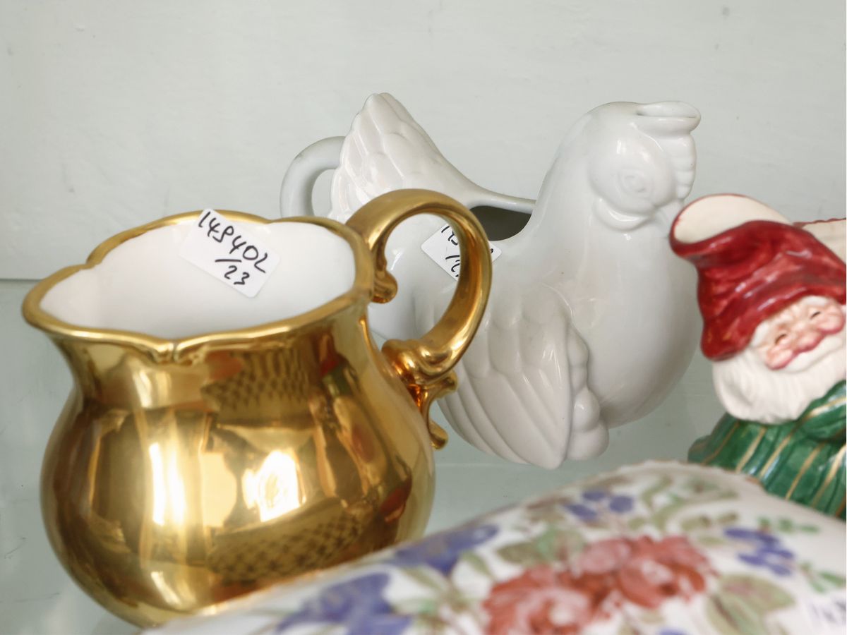 Assortimento di Teiere e Lattiere in Porcellana