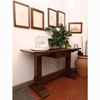 Assortimento di Complementi D'arredo per Anticamera