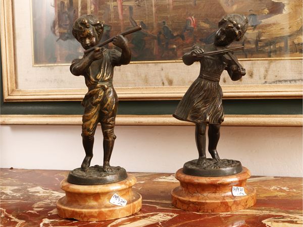 Coppia di piccole sculture in bronzo