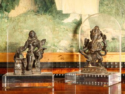 Due Piccole Sculture D'epoca in Bronzo