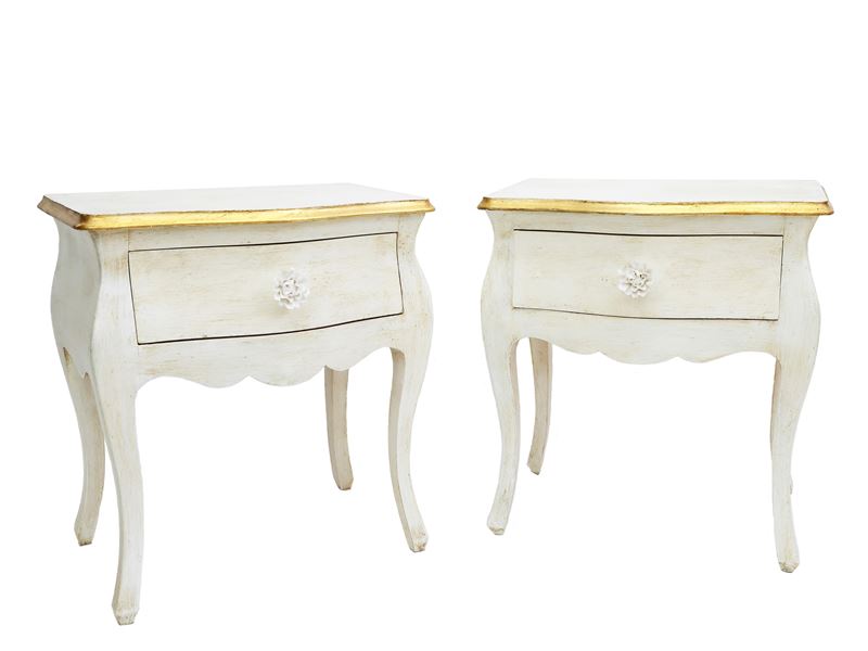 Coppia di Comodini in Legno Laccato Color Gesso