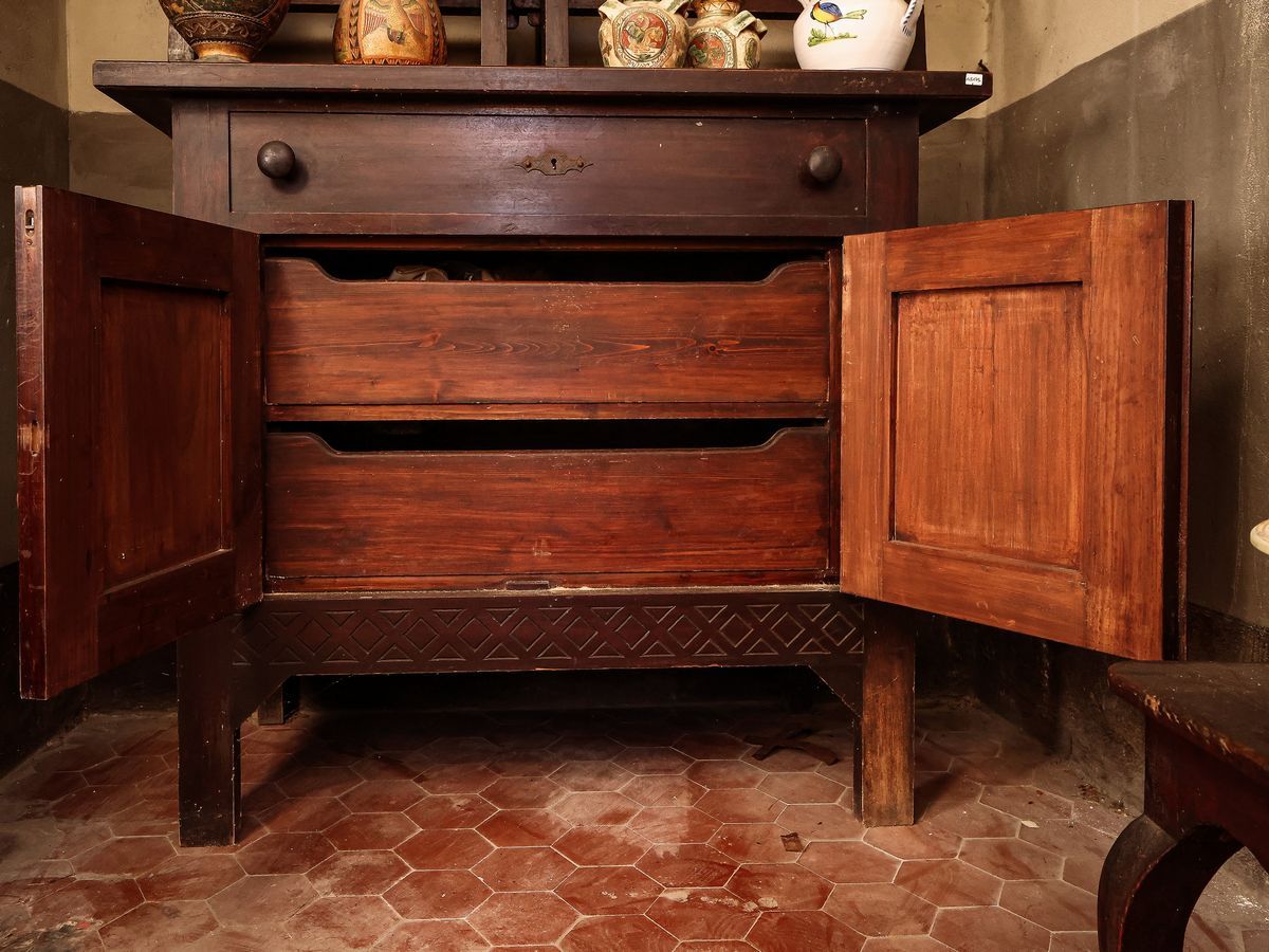 Piccola Credenza di Gusto Eclettico