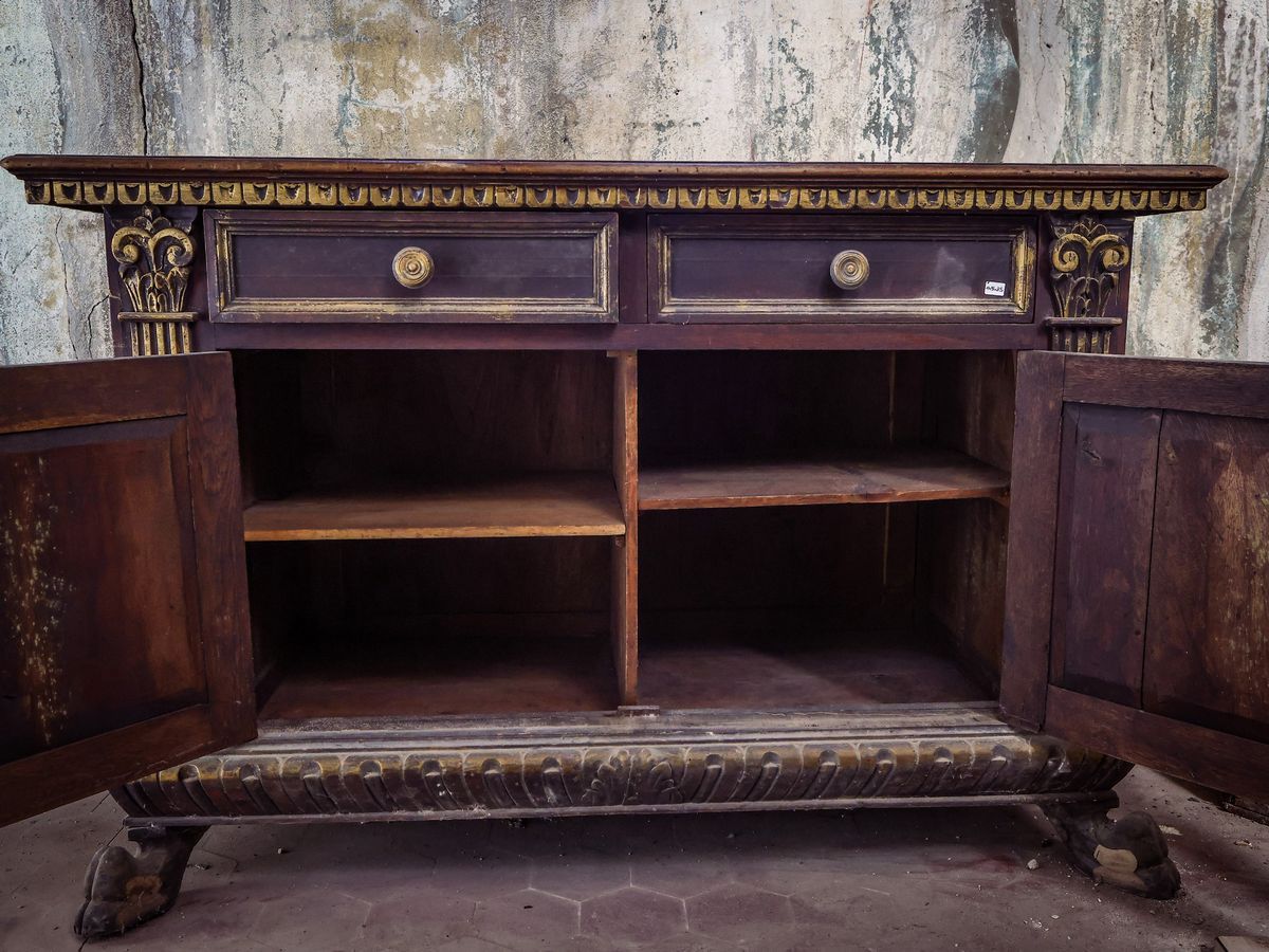 Credenza in Legno Tenero Lumeggiato in Oro