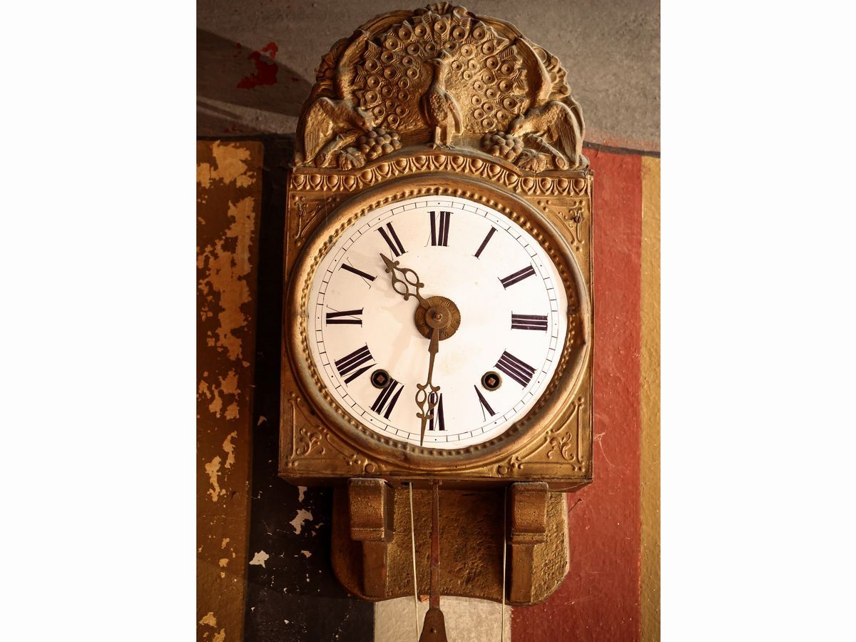 Orologio a Pendolo in Tole Dorata