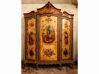 Armadio in Legno Laccato Color Ocra in Stile Veneziano