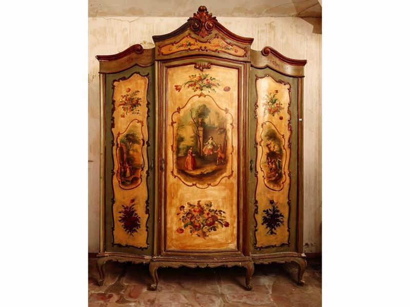 Armadio in Legno Laccato Color Ocra in Stile Veneziano