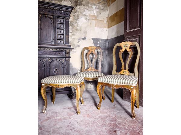 Coppia di sedie laccate in stile veneziano