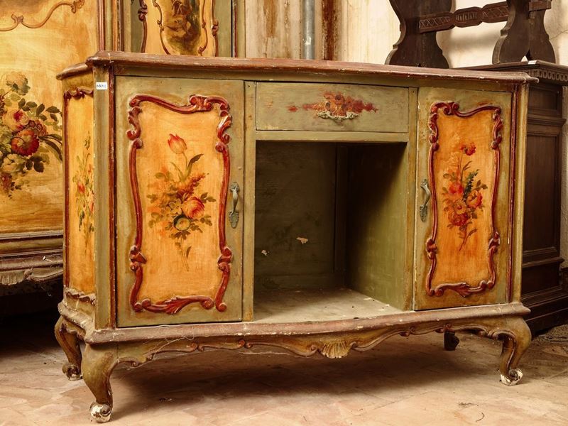 Piccolo Cassettone Dipinto in Stile Veneziano