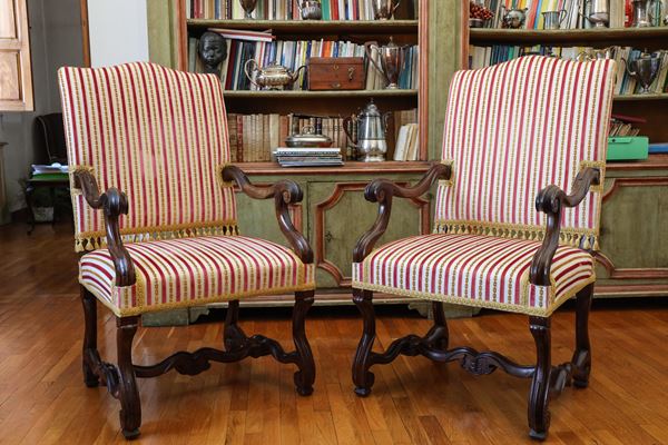 Pair of high chairs in walnut  - Auction The art of furnishing - Maison Bibelot - Casa d'Aste Firenze - Milano