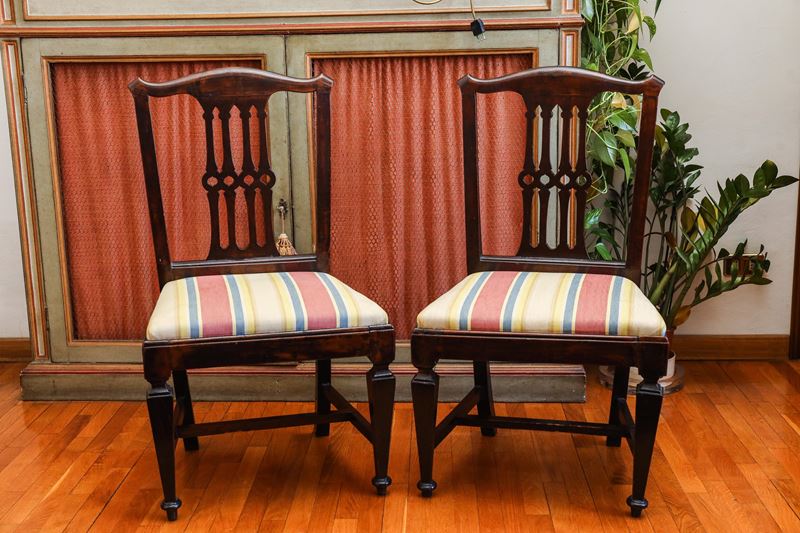 Coppia di sedie in noce