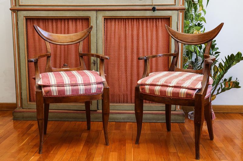 Coppia di poltroncine in noce