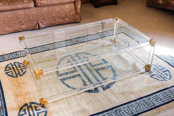 Tavolino basso da caffé in plexiglass