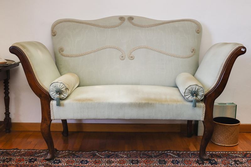 Divanetto a panca in noce