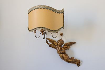 Coppia di Angeli Portaceri in Legno Intagliato e Dorato