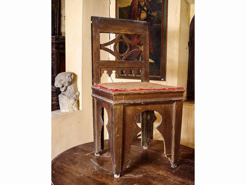 Serie di Quattro Sedie in Legno Tenero di Gusto Moresco