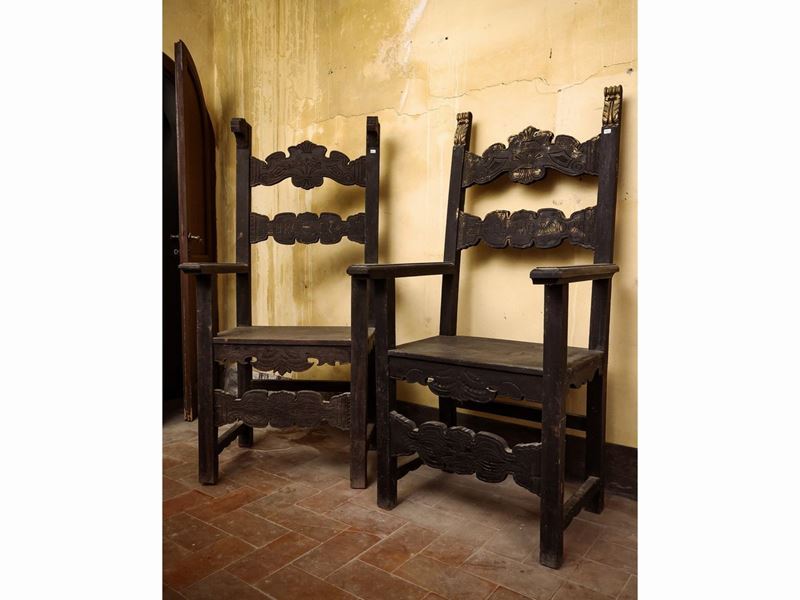Due Seggioloni in Legno Tenero