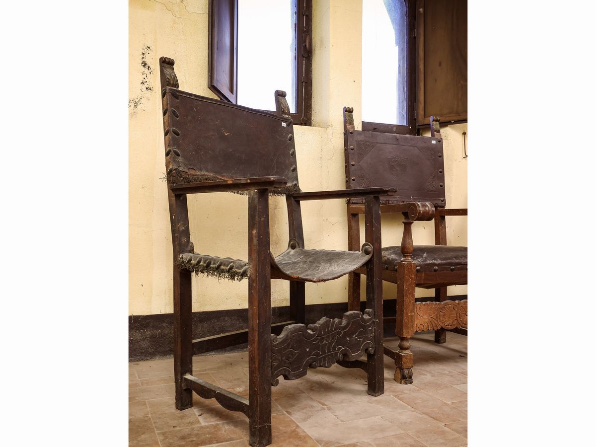 Due Seggioloni in Legno Tenero