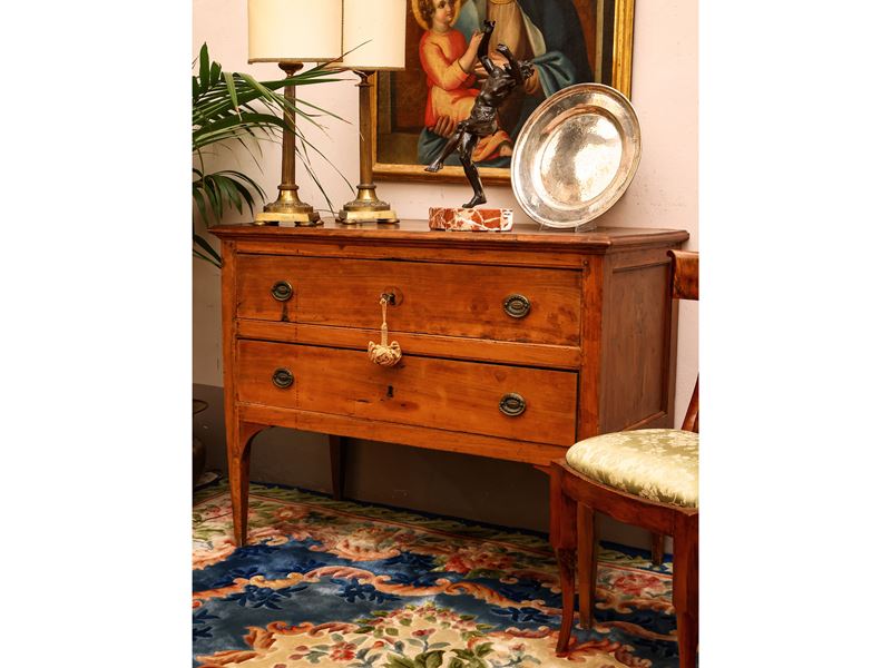 Piccolo cassettone in ciliegio