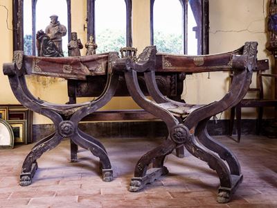Coppia di Faldistori in Legno Tenero