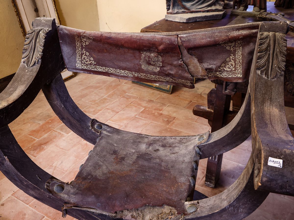 Coppia di Faldistori in Legno Tenero