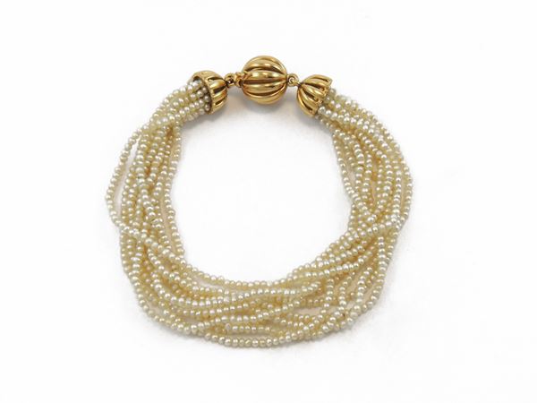 Bracciale multifilo di perle con chiusura in oro giallo