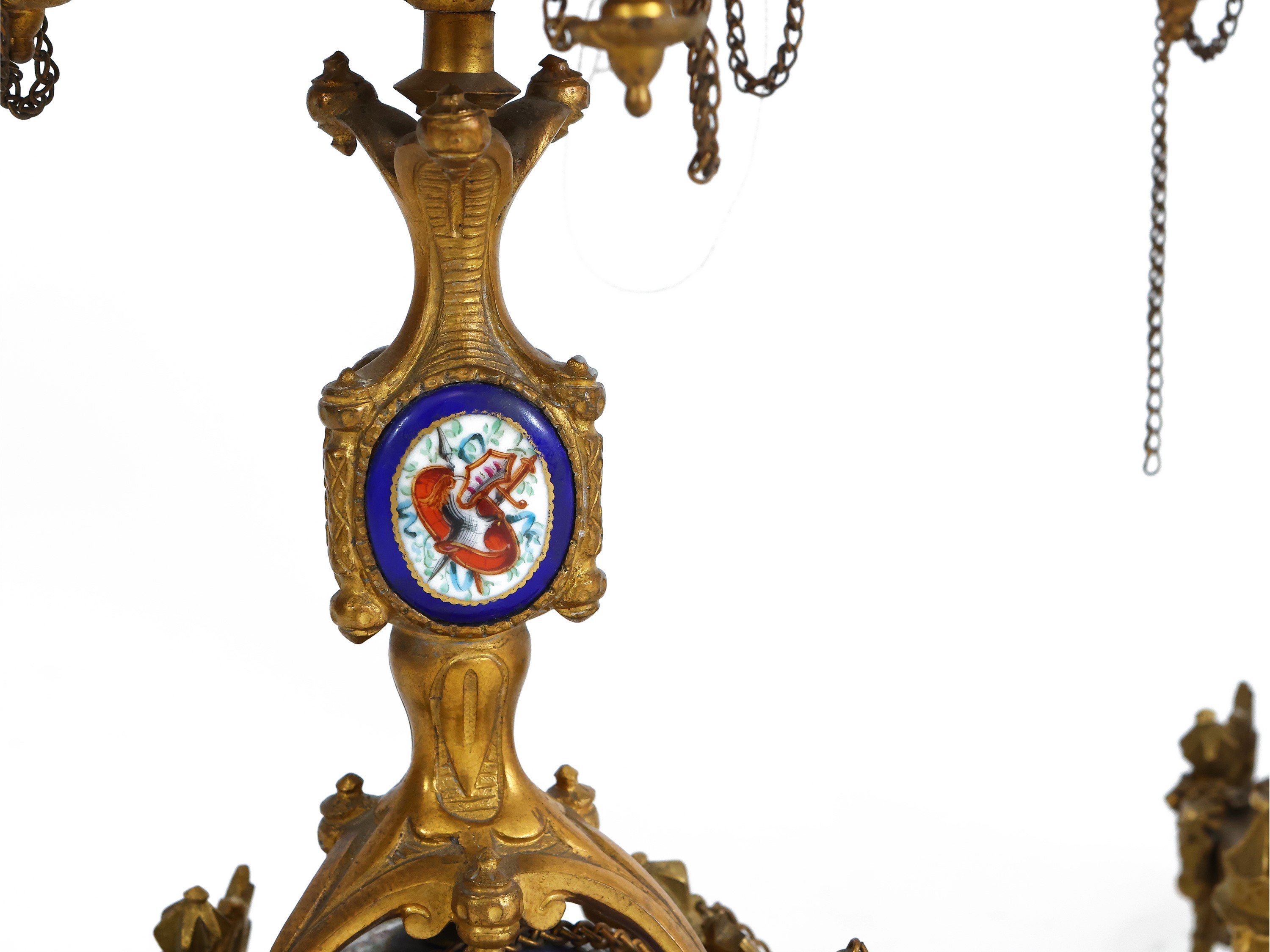 Coppia di Candelabri in Metallo Dorato e Porcellana