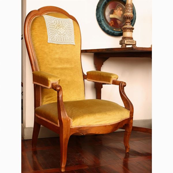Armchair in blond walnut