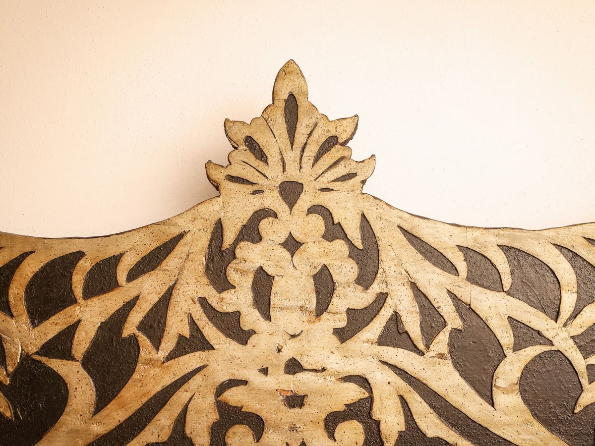 Specchiera con Cornice in Legno Tenero Ebanizzato e Lumeggiato in Argento