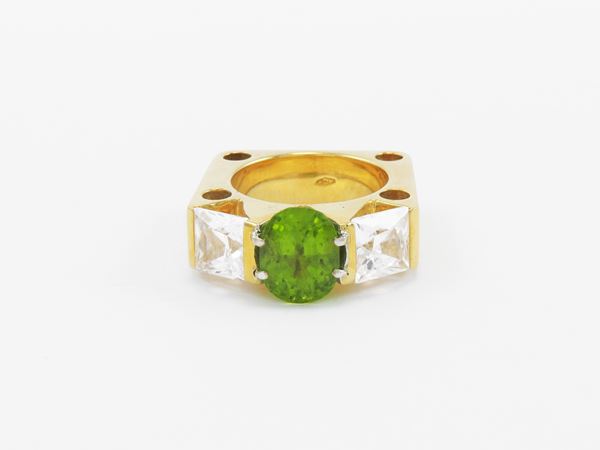 Yellow gold ring with peridot and cubic zirconias