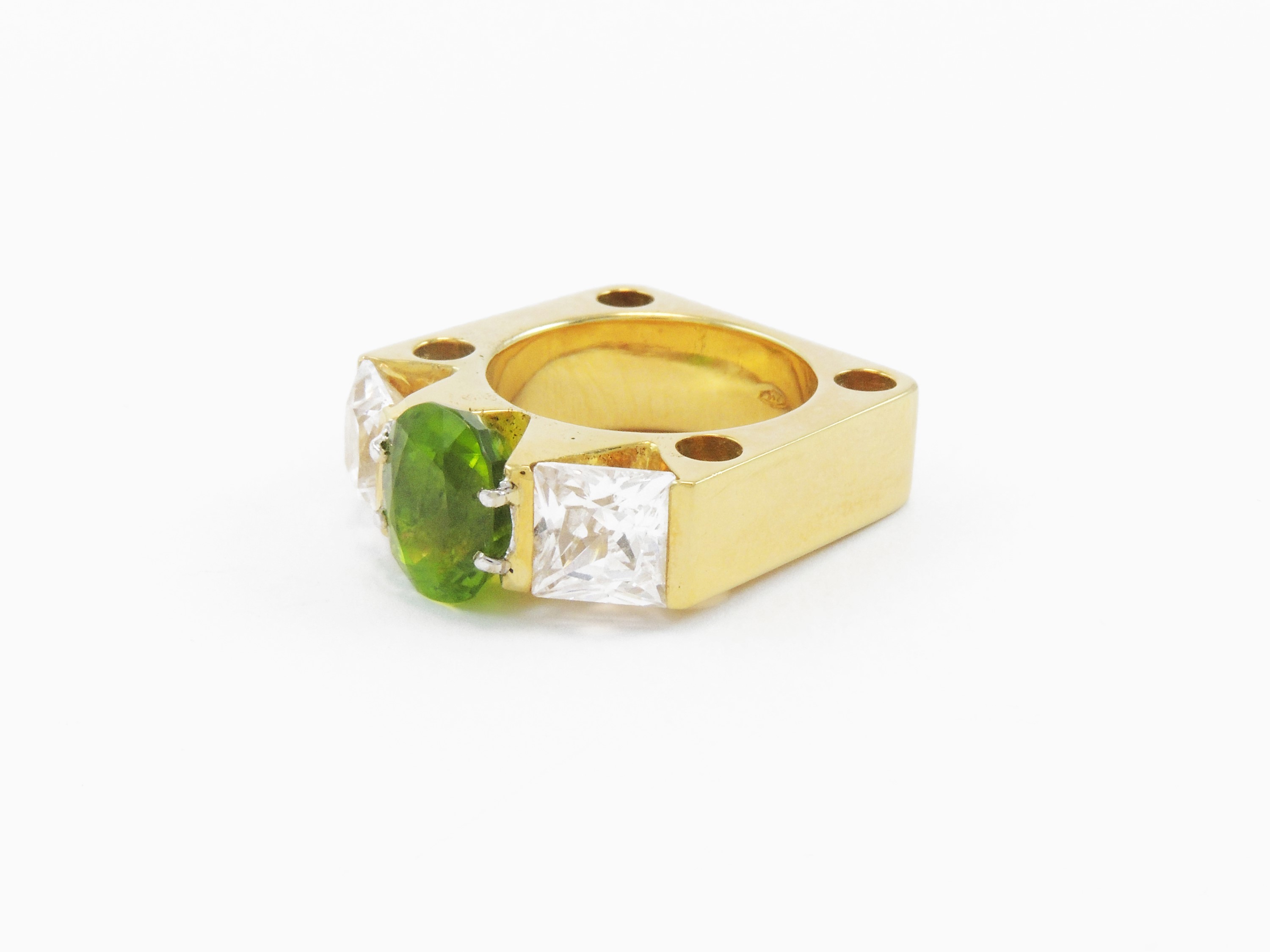 Anello in Oro Giallo con Olivina e Zirconie Cubiche