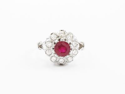 Anello in Oro Bianco con Diamanti e Rubino
