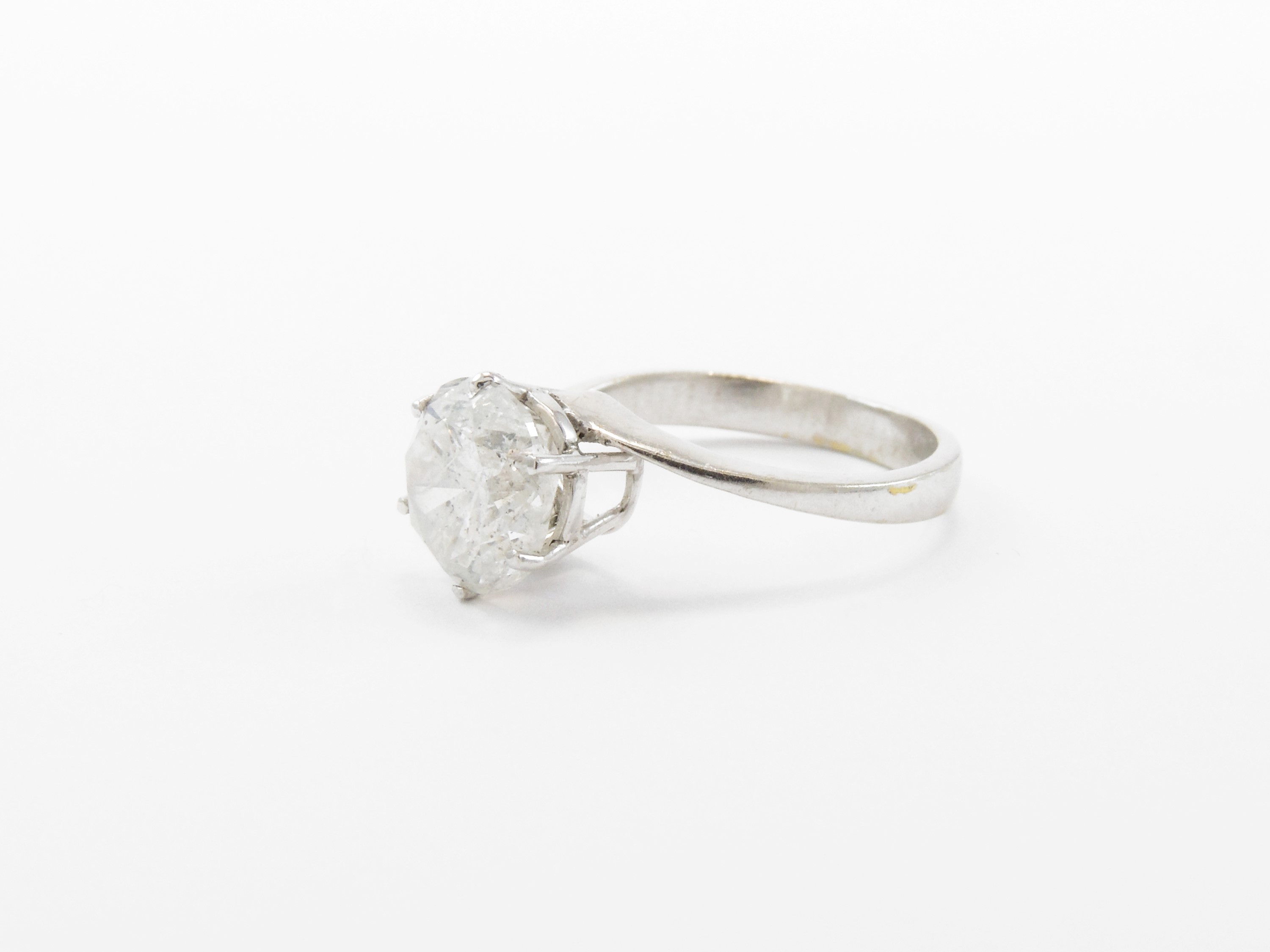 Anello Solitario in Oro Bianco con Diamante