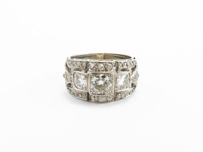 Anello a Fascia in Oro Bianco con Diamanti
