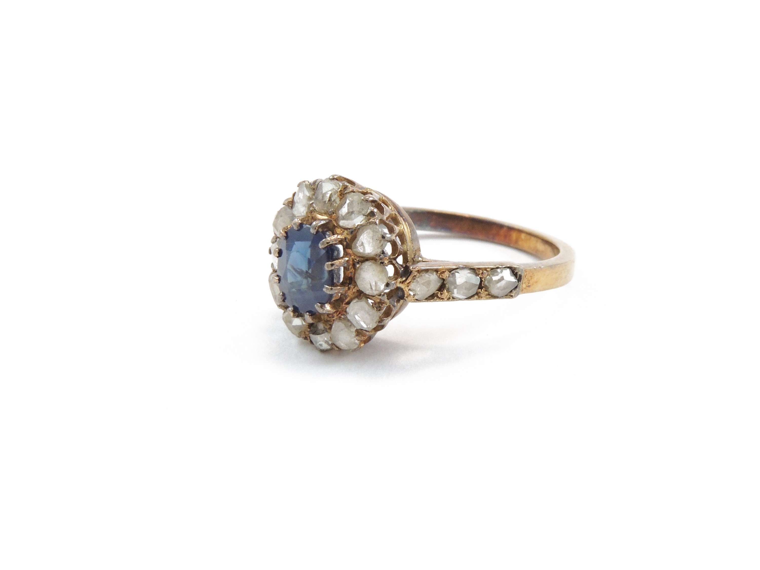Anello in Oro a Basso Titolo con Diamanti e Zaffiro