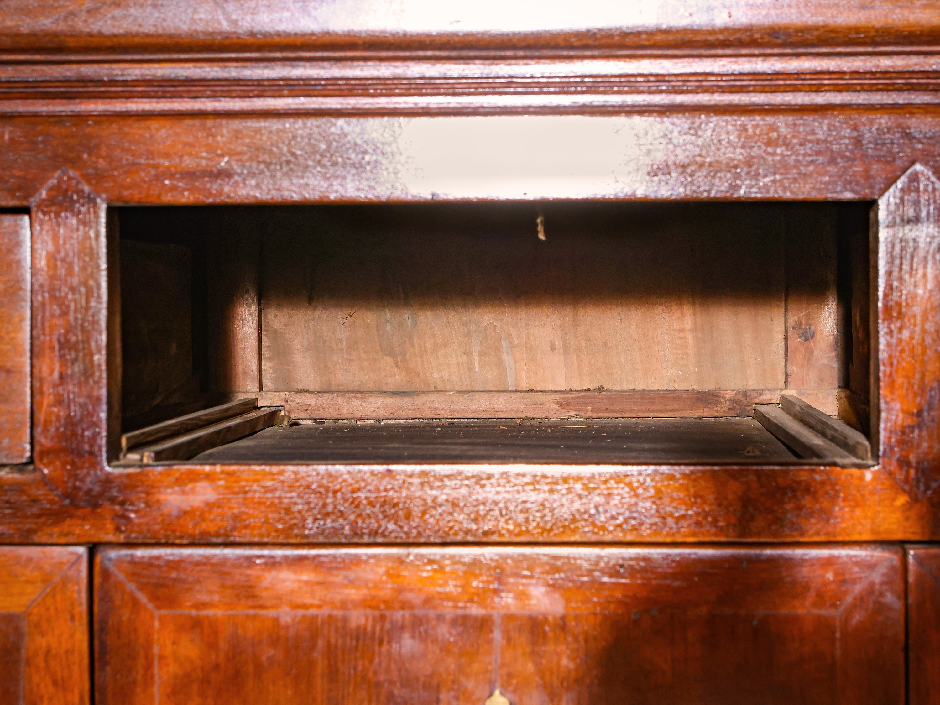 Credenza Orientale in Mogano